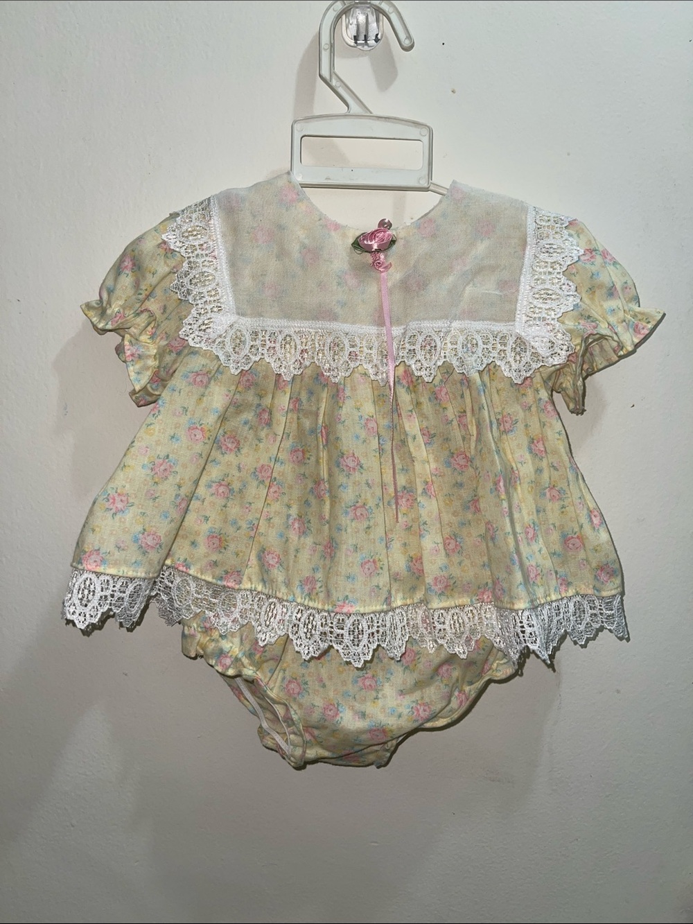 Vintage-Inspired Baby Floral Lace Dress Set in Pale Yellow and Pink Sz 6/9M